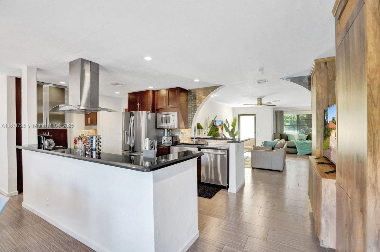 RIVERSIDE COVE - Residential