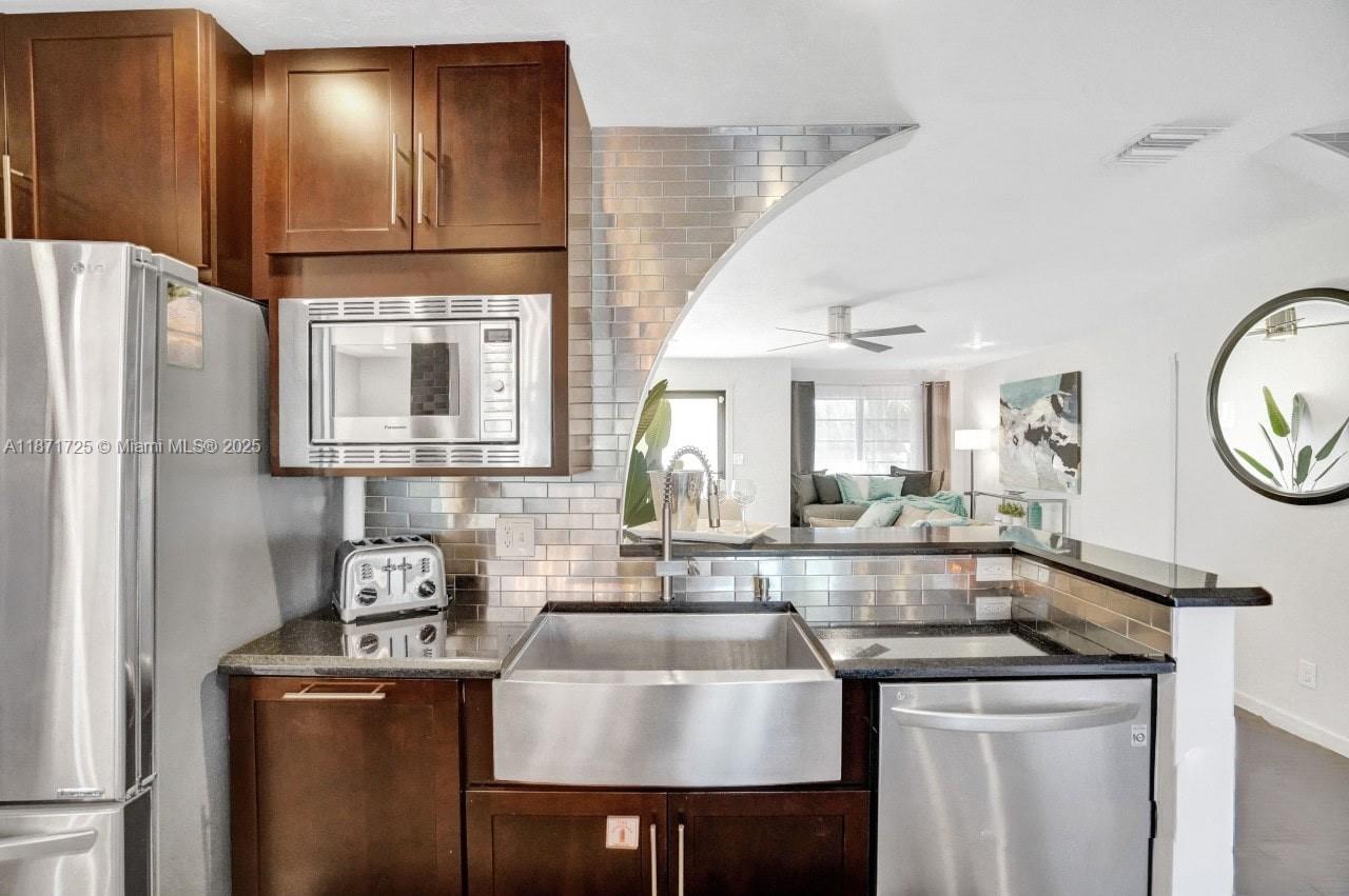 RIVERSIDE COVE - Residential