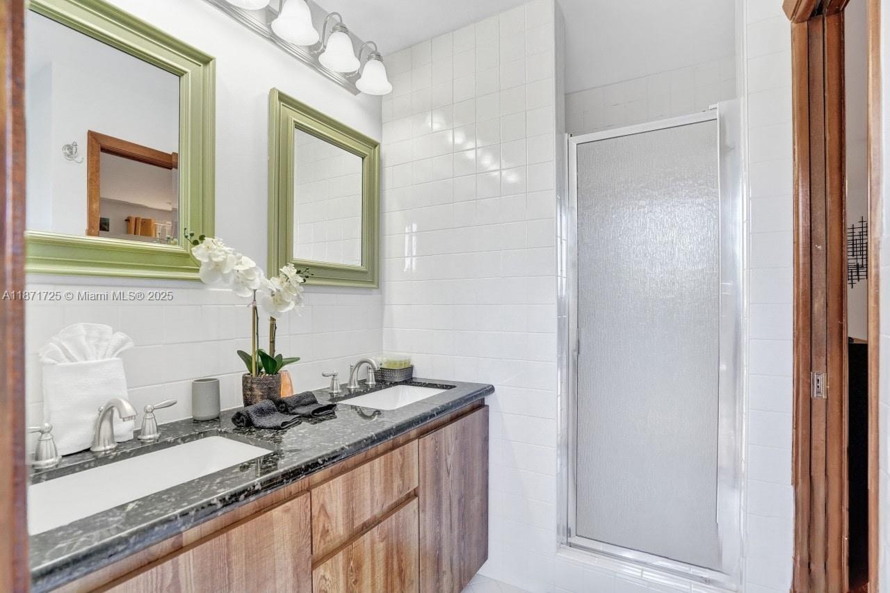 RIVERSIDE COVE - Residential