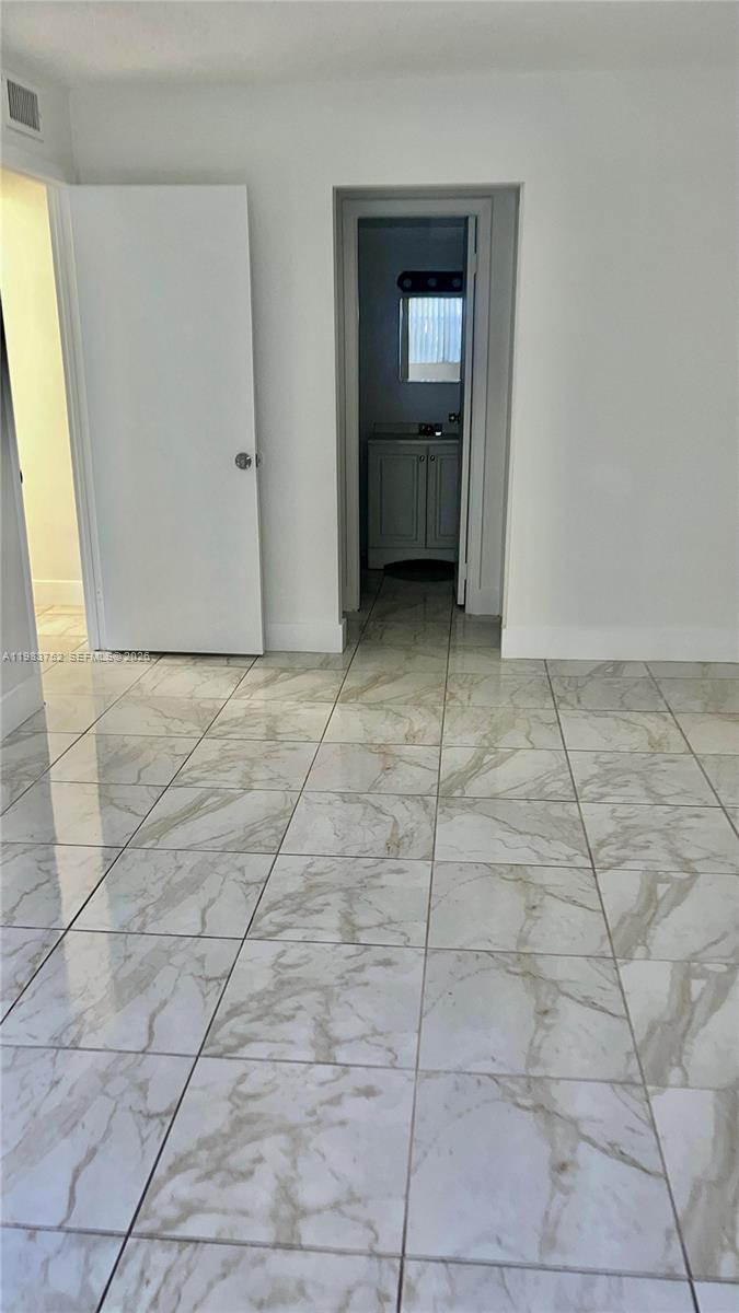 VENETIAN GARDENS AT COUNT - Residential Lease