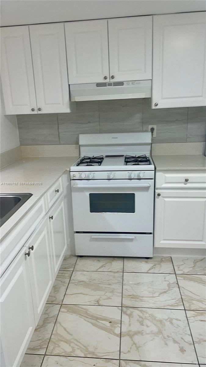 VENETIAN GARDENS AT COUNT - Residential Lease