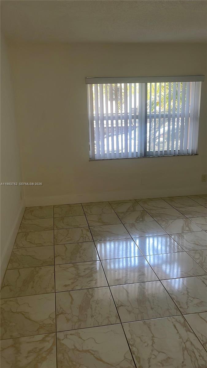 VENETIAN GARDENS AT COUNT - Residential Lease