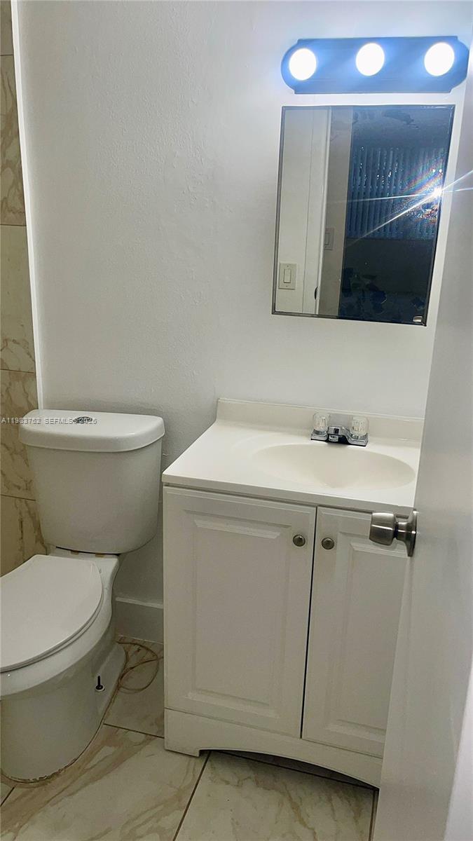 VENETIAN GARDENS AT COUNT - Residential Lease