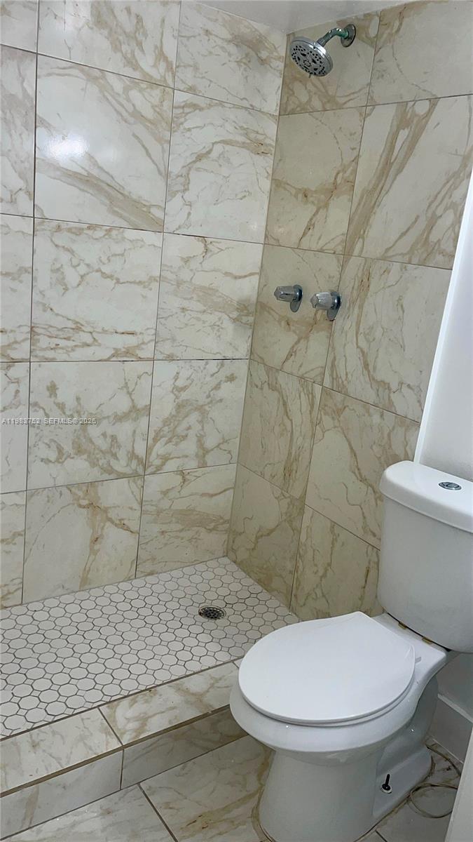 VENETIAN GARDENS AT COUNT - Residential Lease