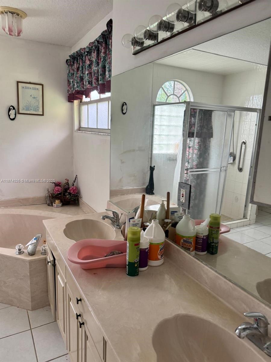 SARATOGA AT ROYAL PALM 1 - Residential