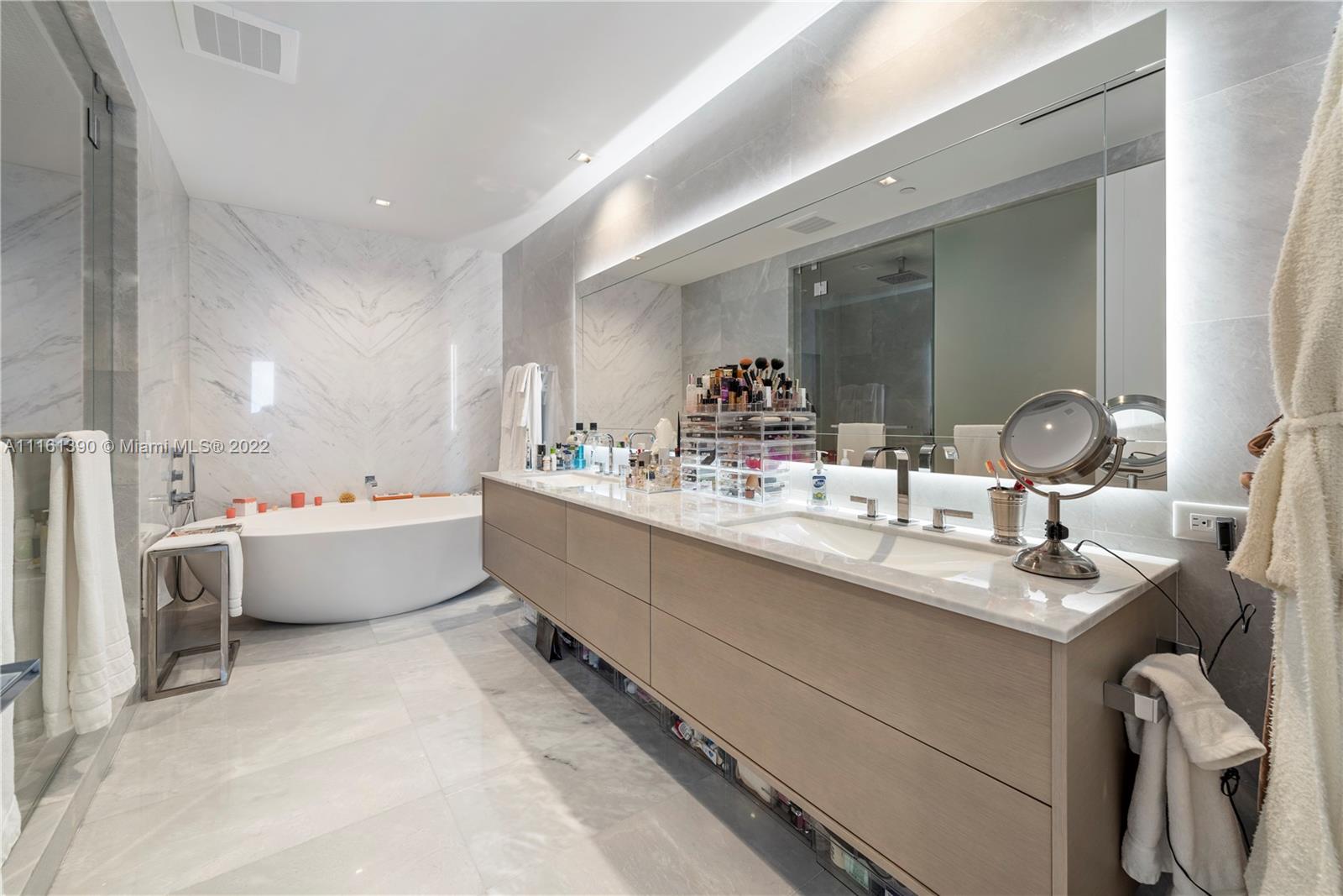 Turnberry Ocean Club - Residential