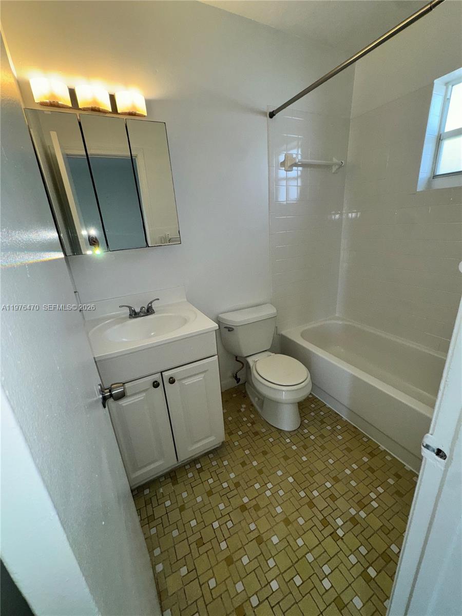 HALLANDALE PARK - Residential Lease