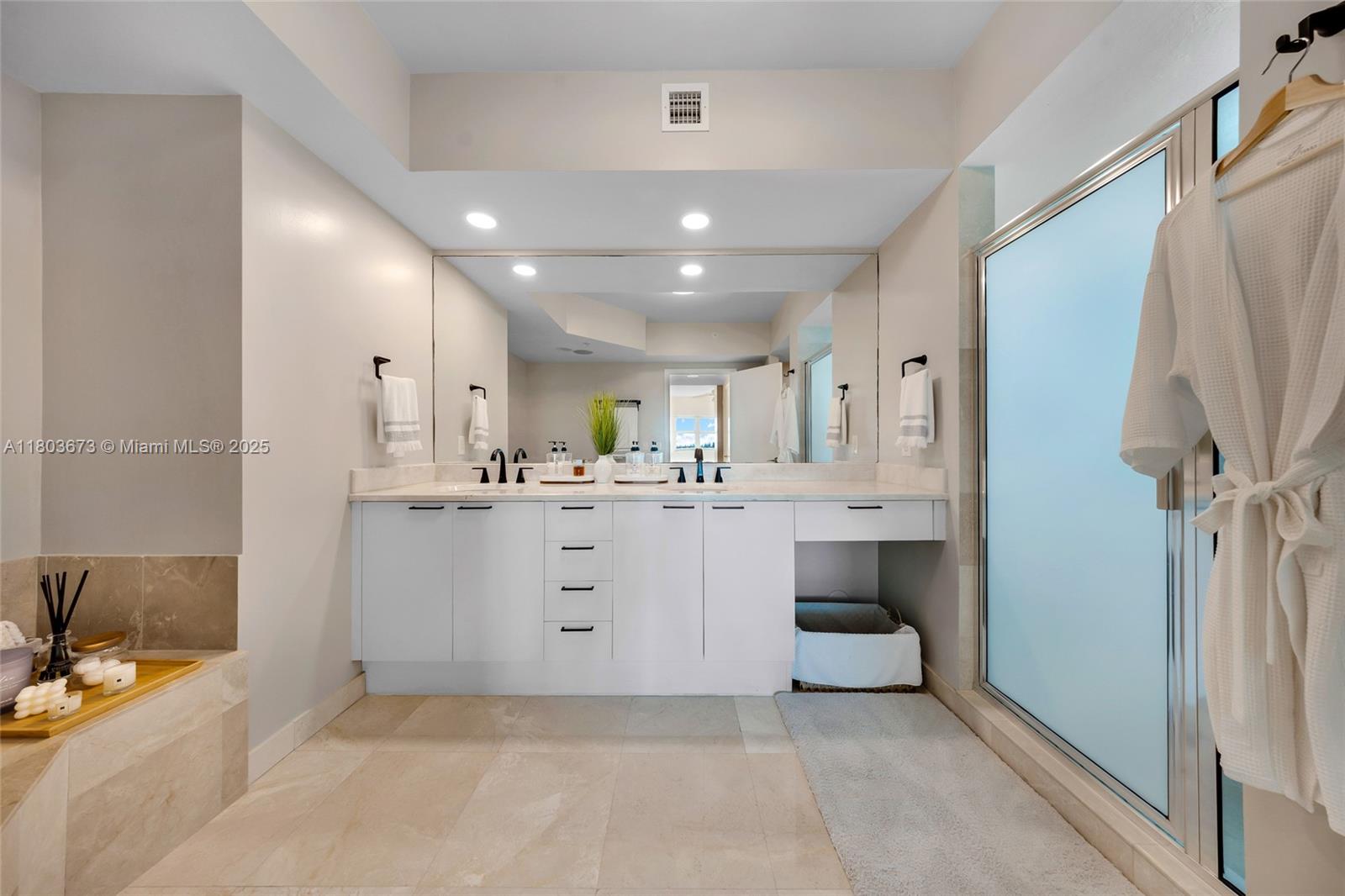 THE OAKS I CONDO - Residential