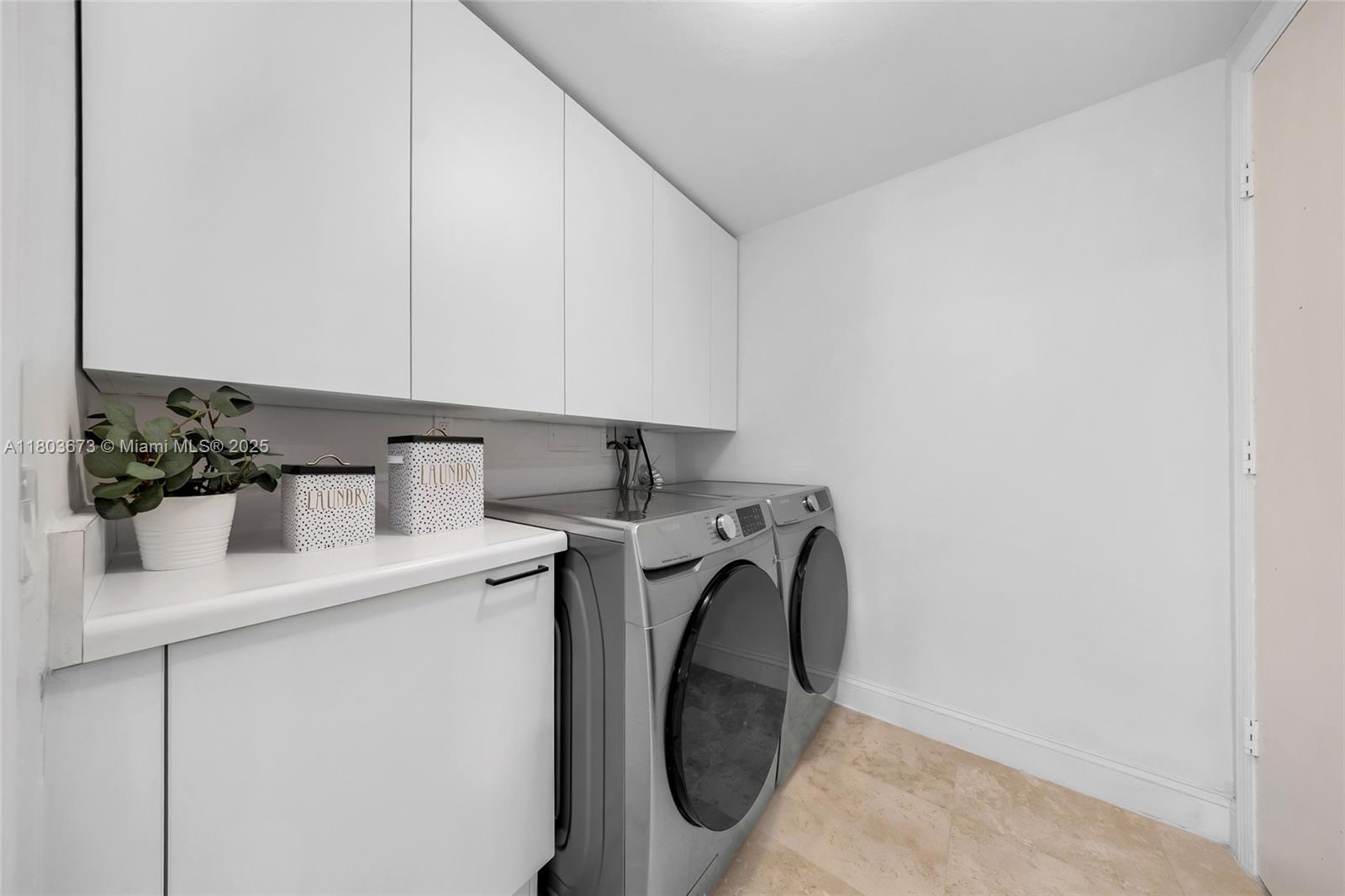 THE OAKS I CONDO - Residential