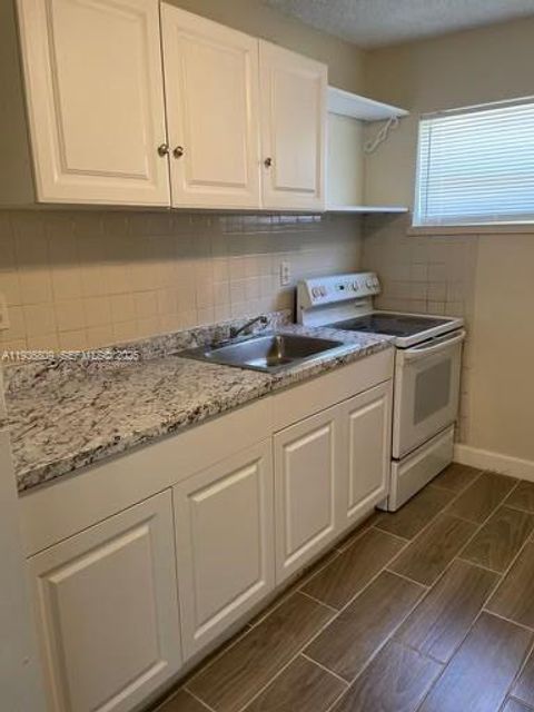 2930 NW 8th St 2 Fort Lauderdale FL 33311