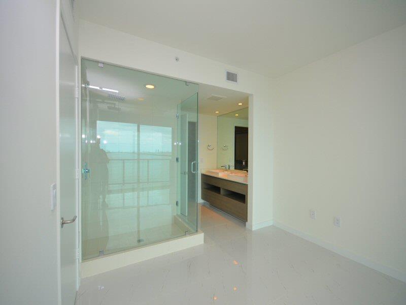 ICON BAY - Residential Lease