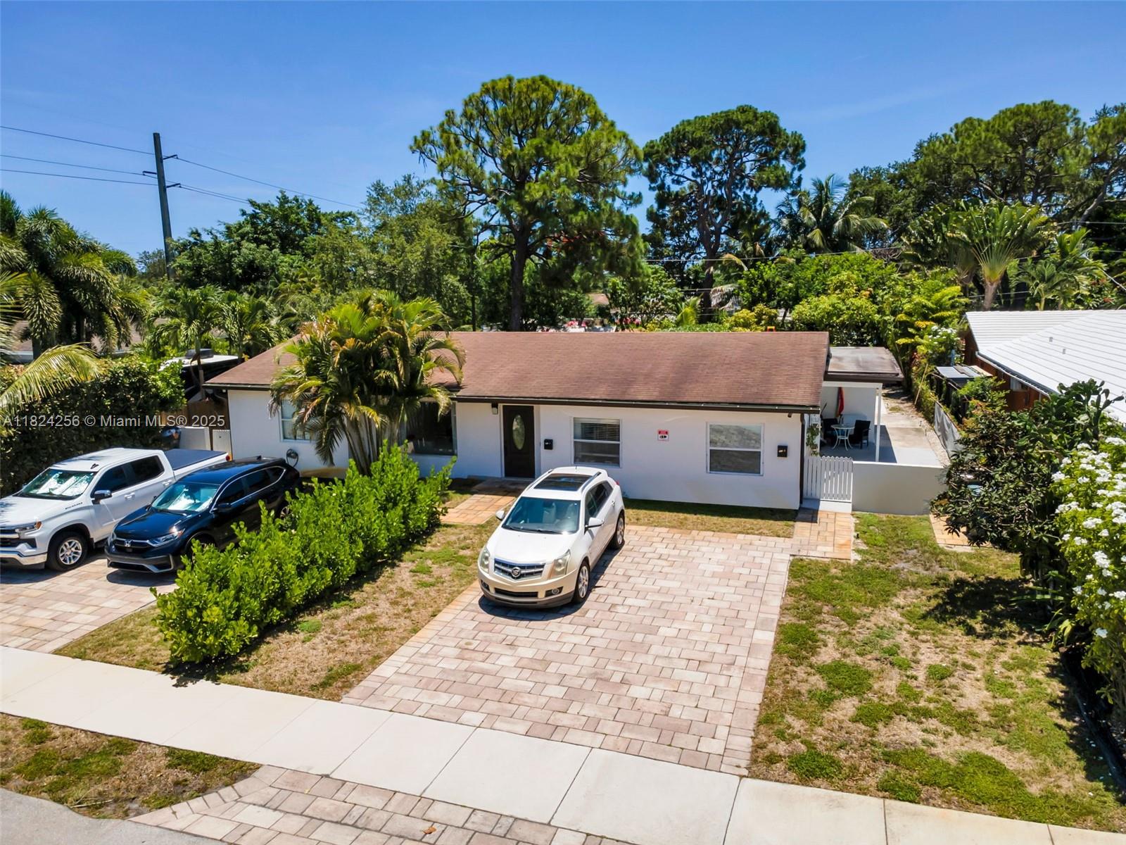 754 NE 36th St, Oakland Park, FL, 33334/$725,000 1 754 NE 36th St