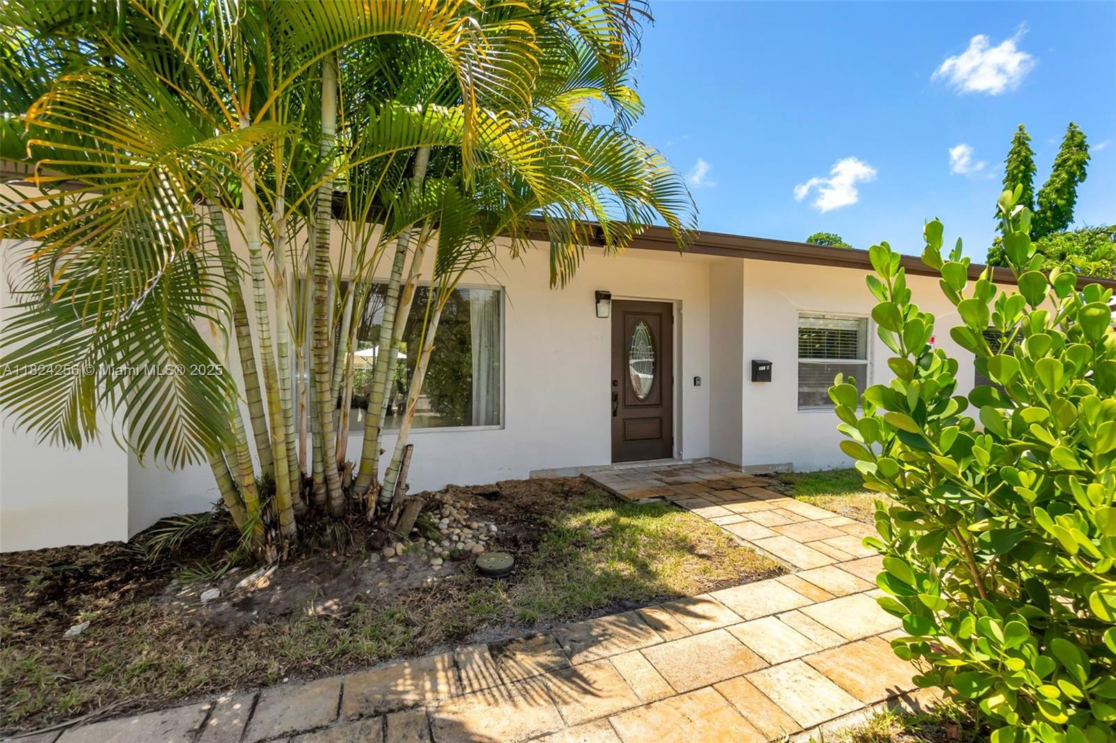754 NE 36th St, Oakland Park, FL, 33334/$725,000 3 754 NE 36th St