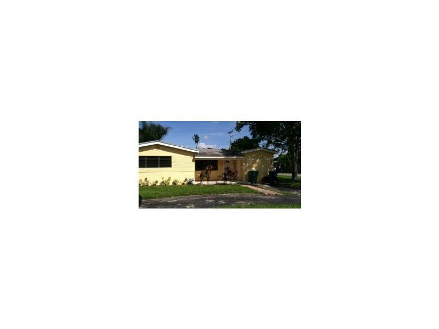 GORGEOUS POOL HOME, PETS WELCOME WITH $25.00 MONTHLY PET RENT AND $250.00 PET DEPOSIT, NO PITBULS, THE SECURITY DEPOSIT IS BASED ON CREDIT SCORE AND RENTAL HISTORY, CAN RANGE FROM $1000 - 2 MONTHS RENT, $45.00 APPLICATION FEE PER PERSON, MINIMUM 525 FICO,  APPLICATION IS DONE ONLINE****EXTRA $95.00 POOL MAINTENANCE FEE FOR THIS HOME******