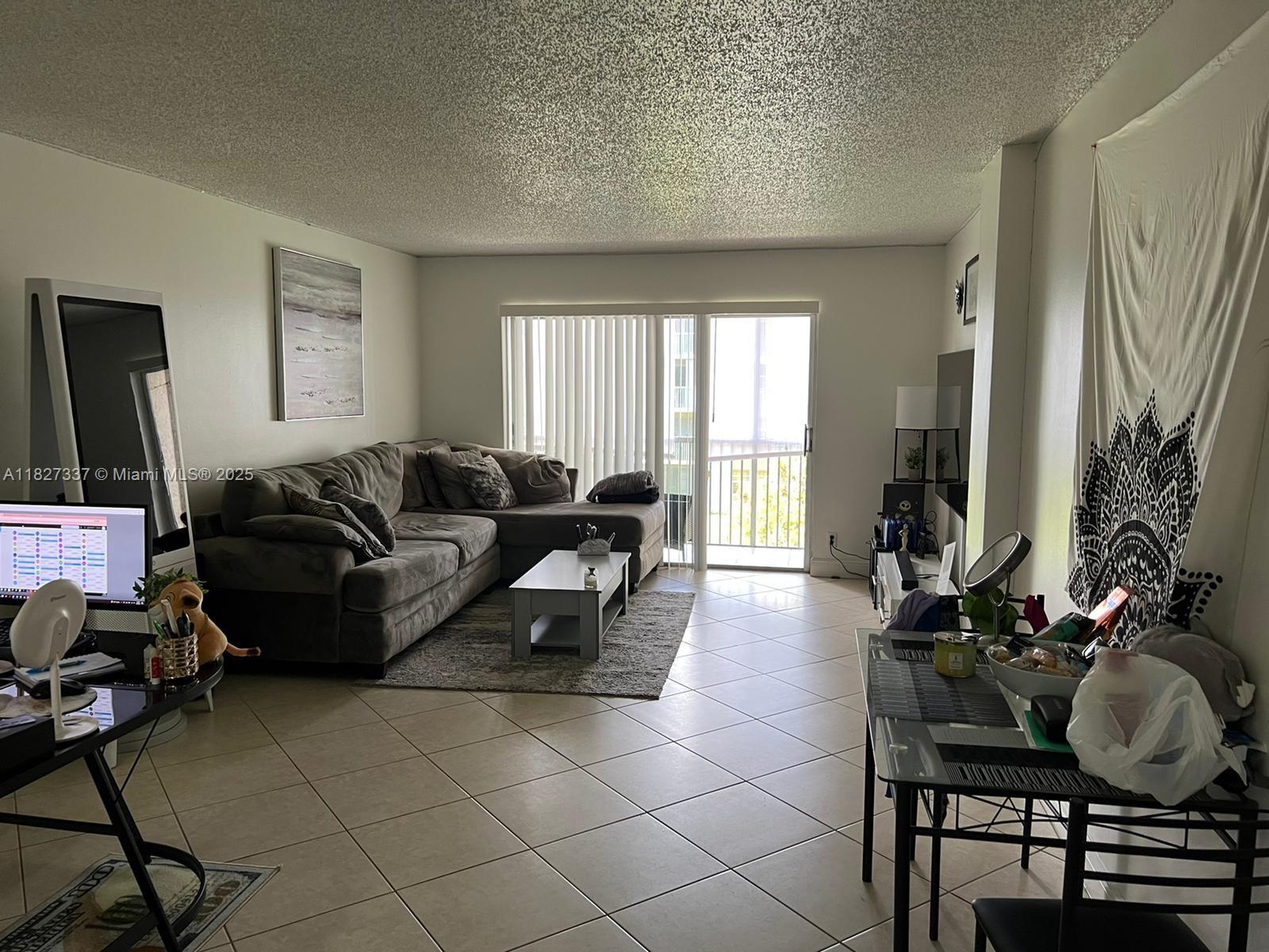 SHERWOOD SQUARE CONDOMINI - Residential Lease