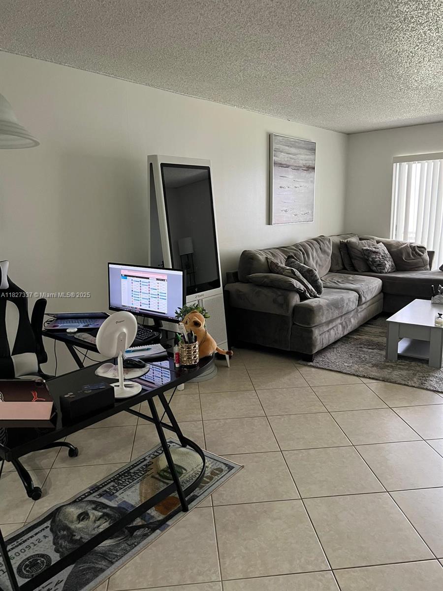 SHERWOOD SQUARE CONDOMINI - Residential Lease