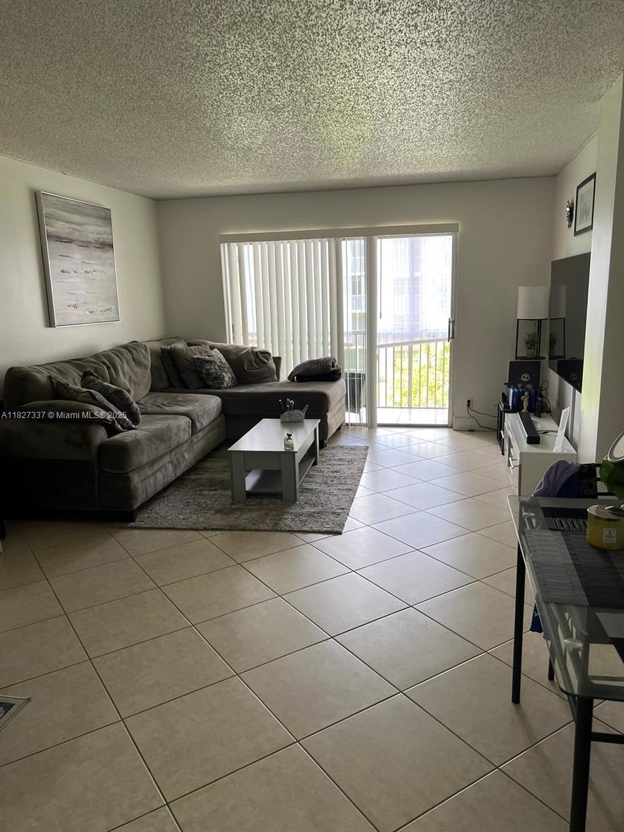 SHERWOOD SQUARE CONDOMINI - Residential Lease