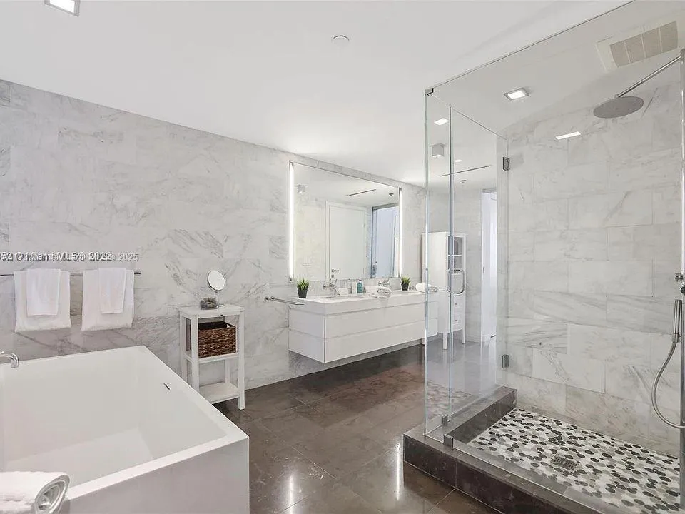 Miami Beach, Florida 33139, United States, 1 Bedroom Bedrooms, ,2 BathroomsBathrooms,Residential,Active,9916