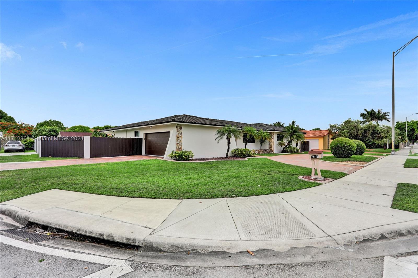 Rental Property at 6201 Sw 107th Ave, Miami, Broward County, Florida - Bedrooms: 6 
Bathrooms: 4  - $15,000 MO.