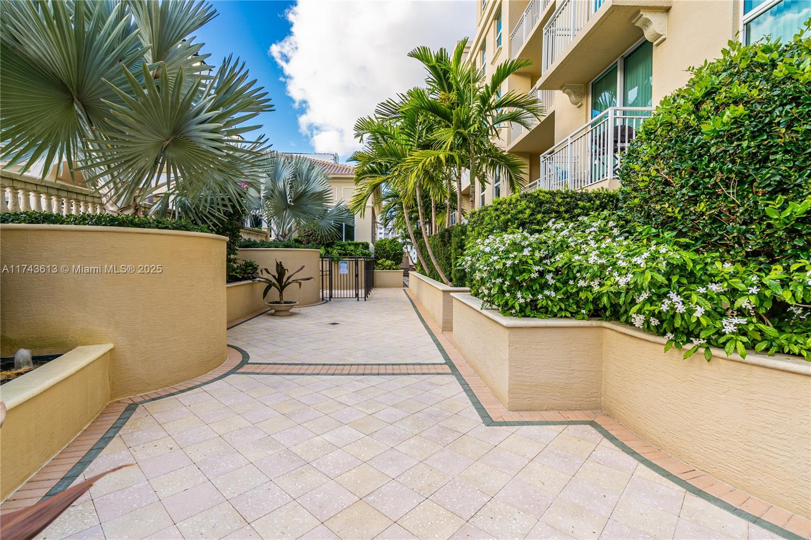 PALMETTO PLACE CONDO - Residential Lease