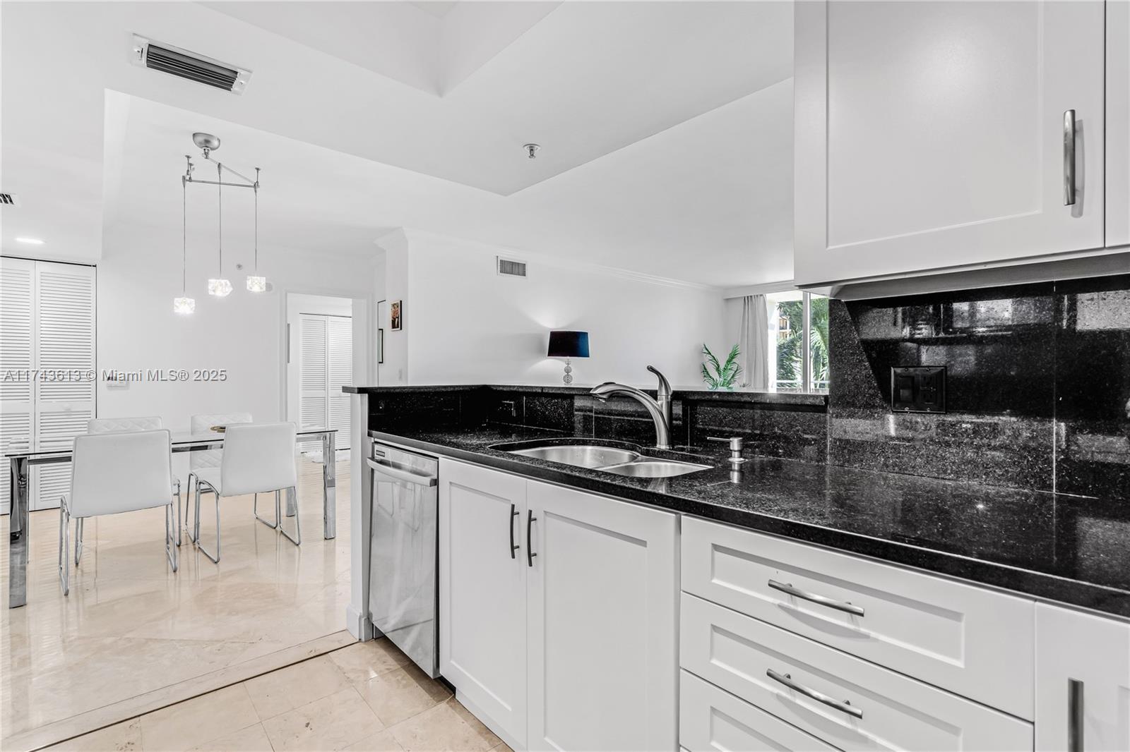 PALMETTO PLACE CONDO - Residential Lease