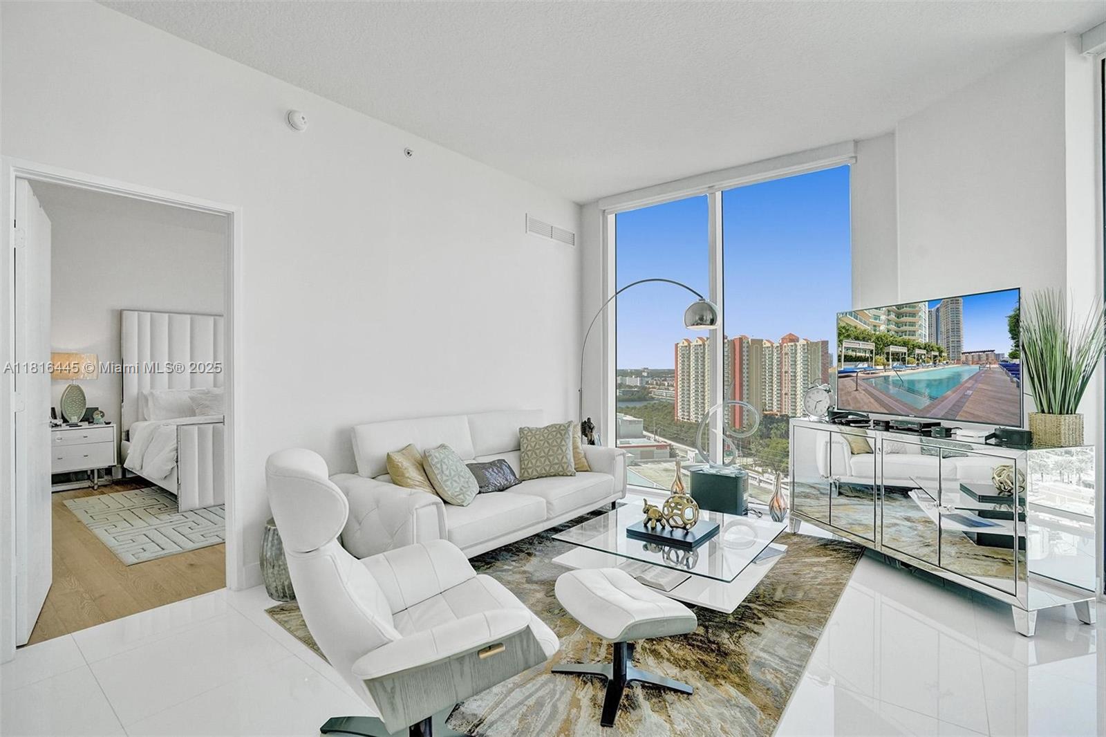 ST TROPEZ ON THE BAY 1 CO - Residential