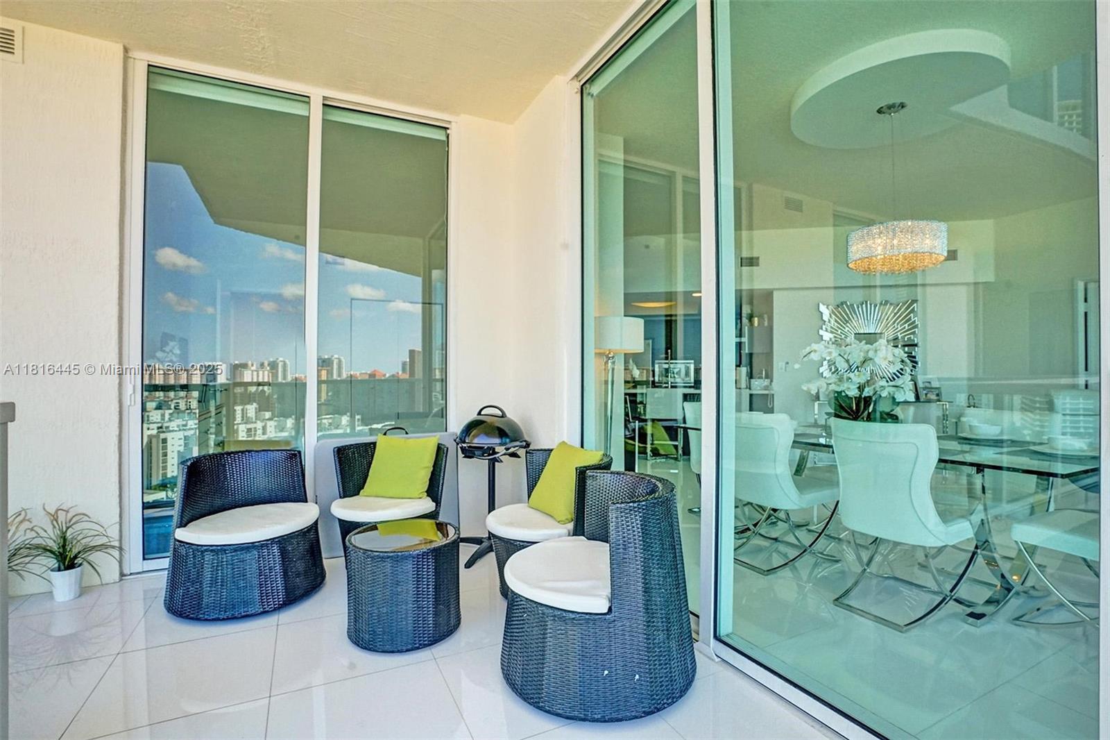 ST TROPEZ ON THE BAY 1 CO - Residential