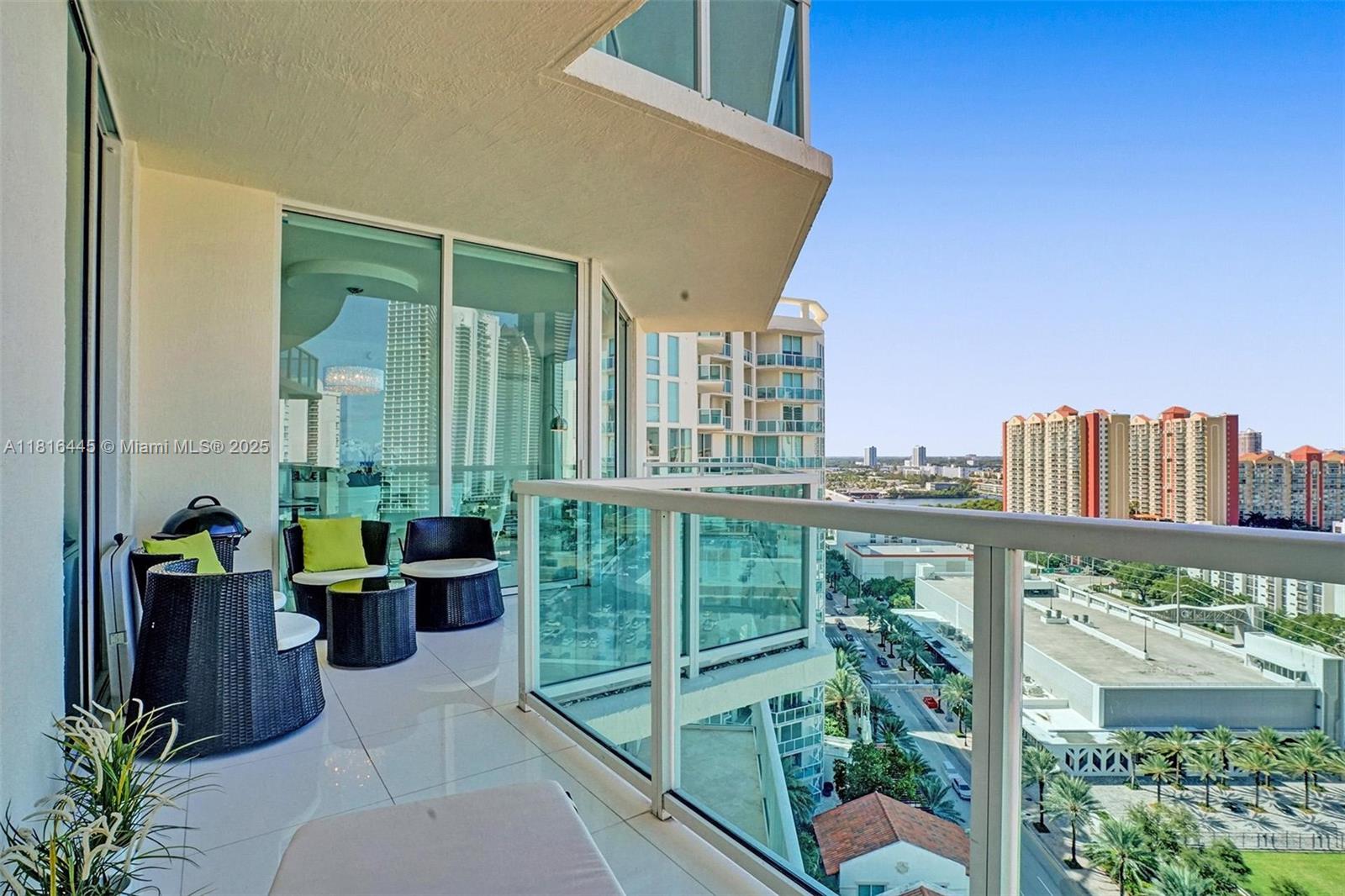 ST TROPEZ ON THE BAY 1 CO - Residential