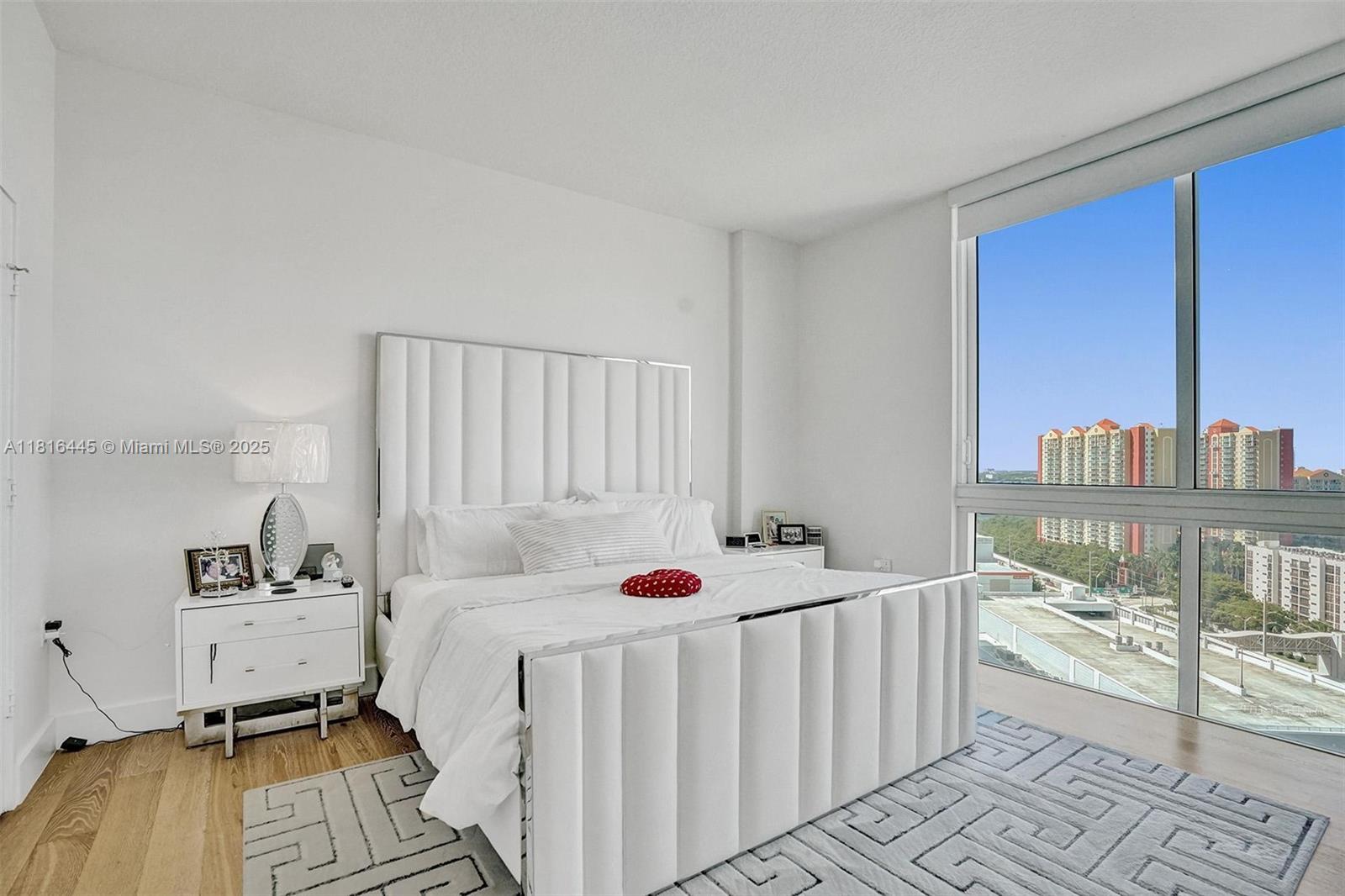 ST TROPEZ ON THE BAY 1 CO - Residential