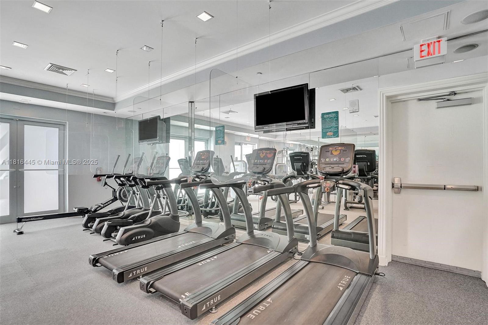 ST TROPEZ ON THE BAY 1 CO - Residential