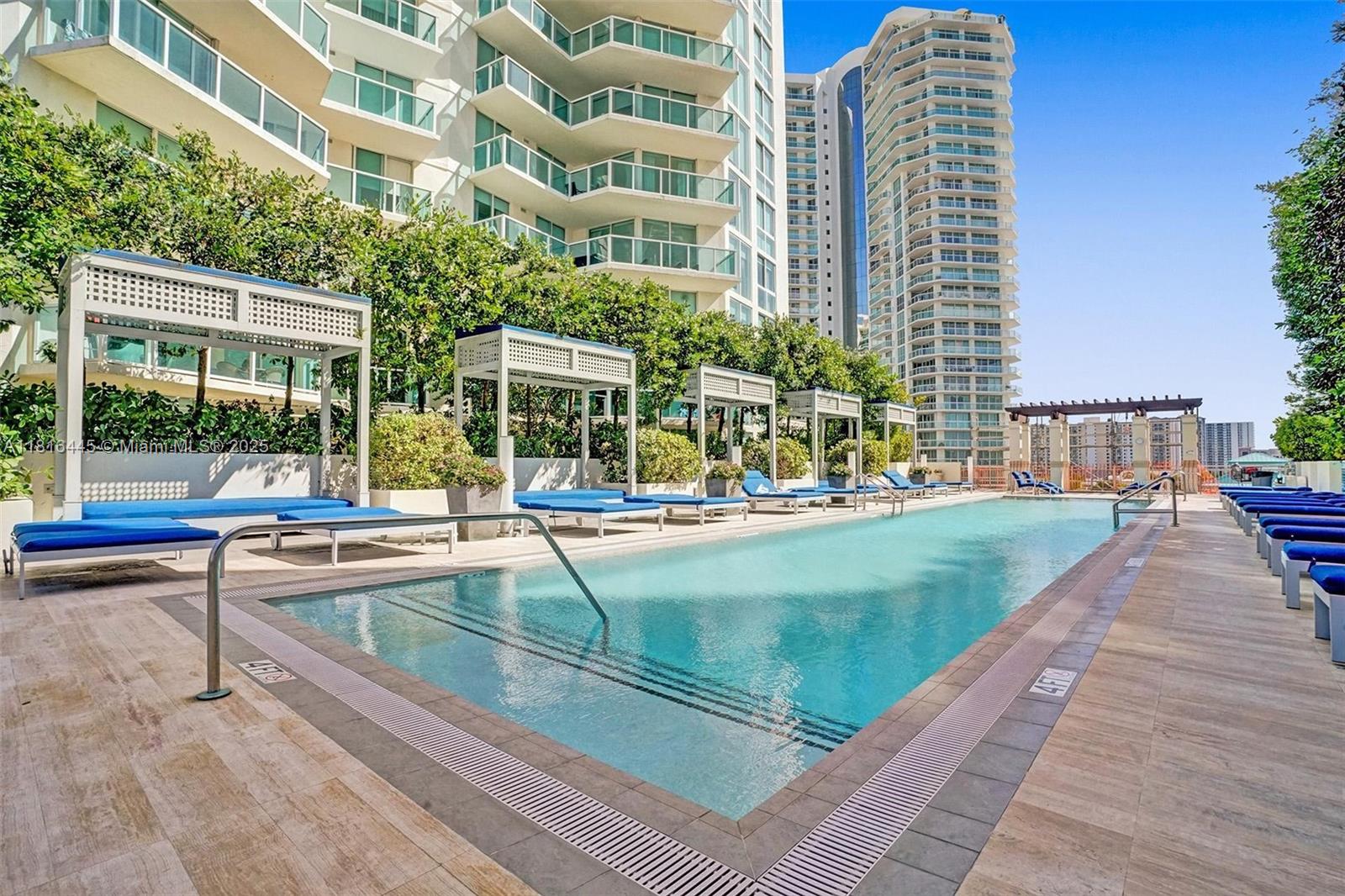 ST TROPEZ ON THE BAY 1 CO - Residential