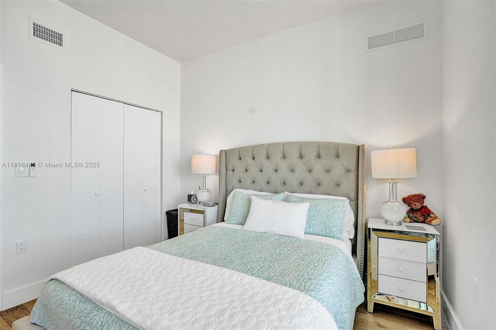 ST TROPEZ ON THE BAY 1 CO - Residential