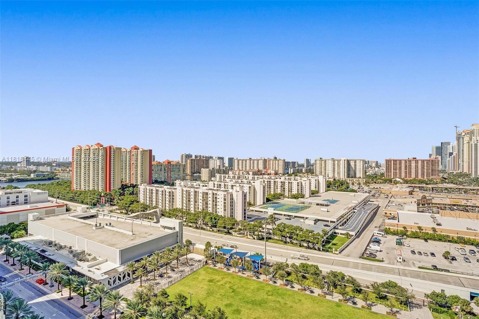 ST TROPEZ ON THE BAY 1 CO - Residential