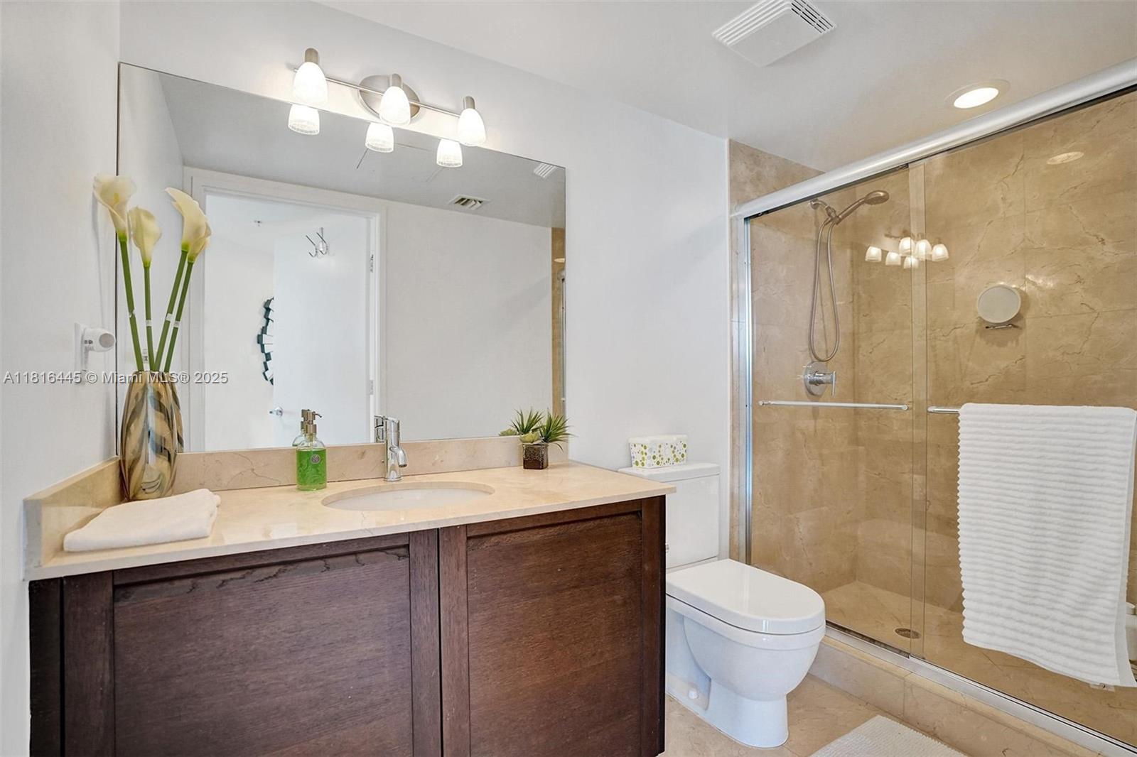 ST TROPEZ ON THE BAY 1 CO - Residential