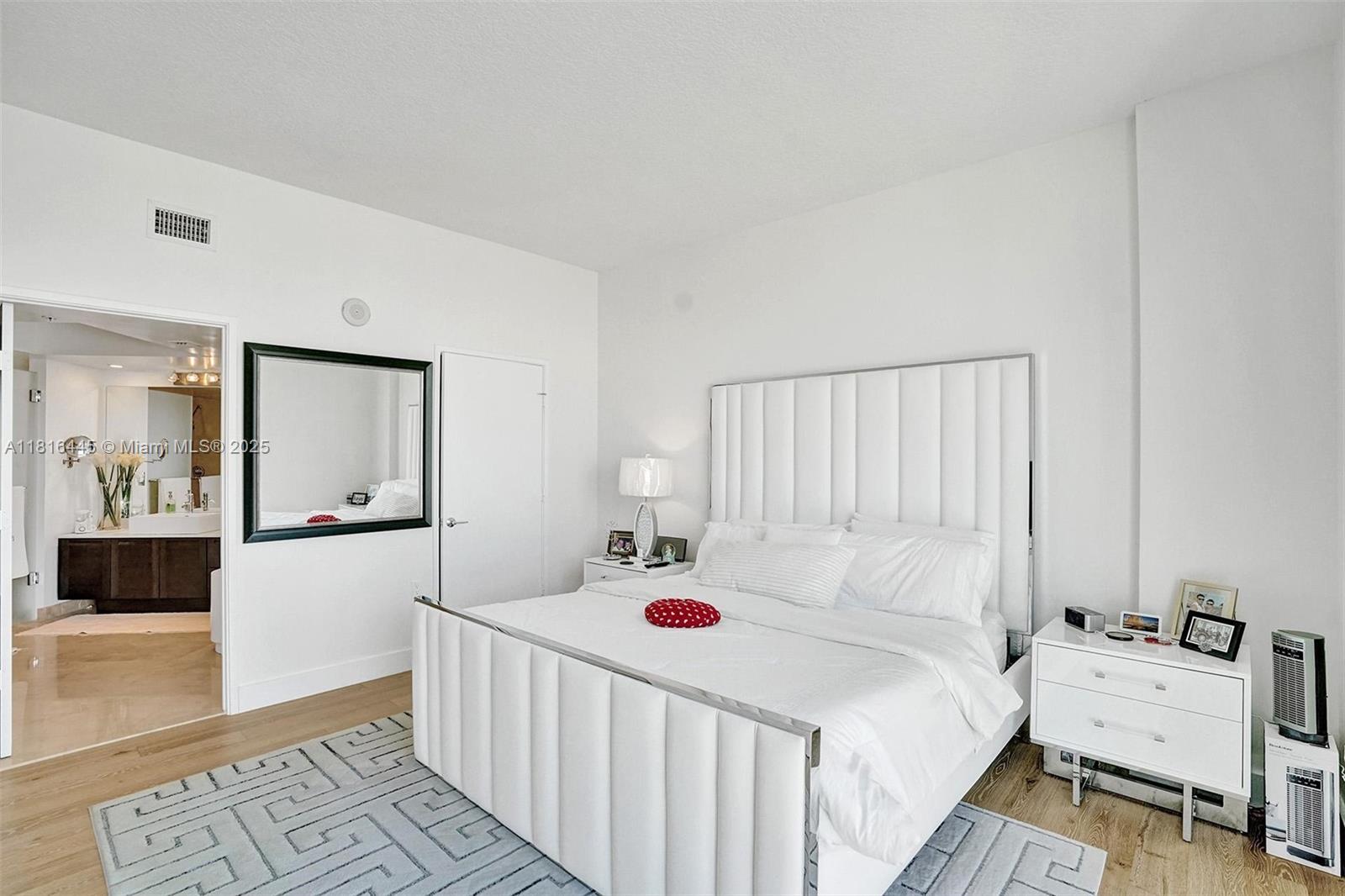 ST TROPEZ ON THE BAY 1 CO - Residential