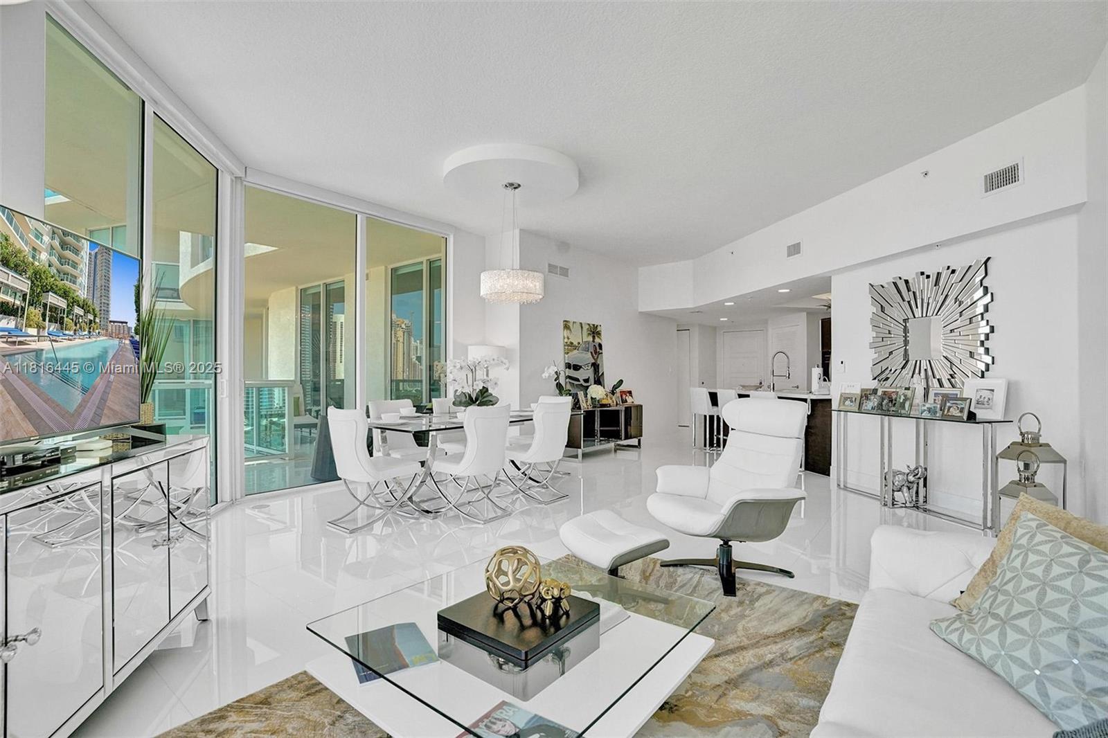 ST TROPEZ ON THE BAY 1 CO - Residential