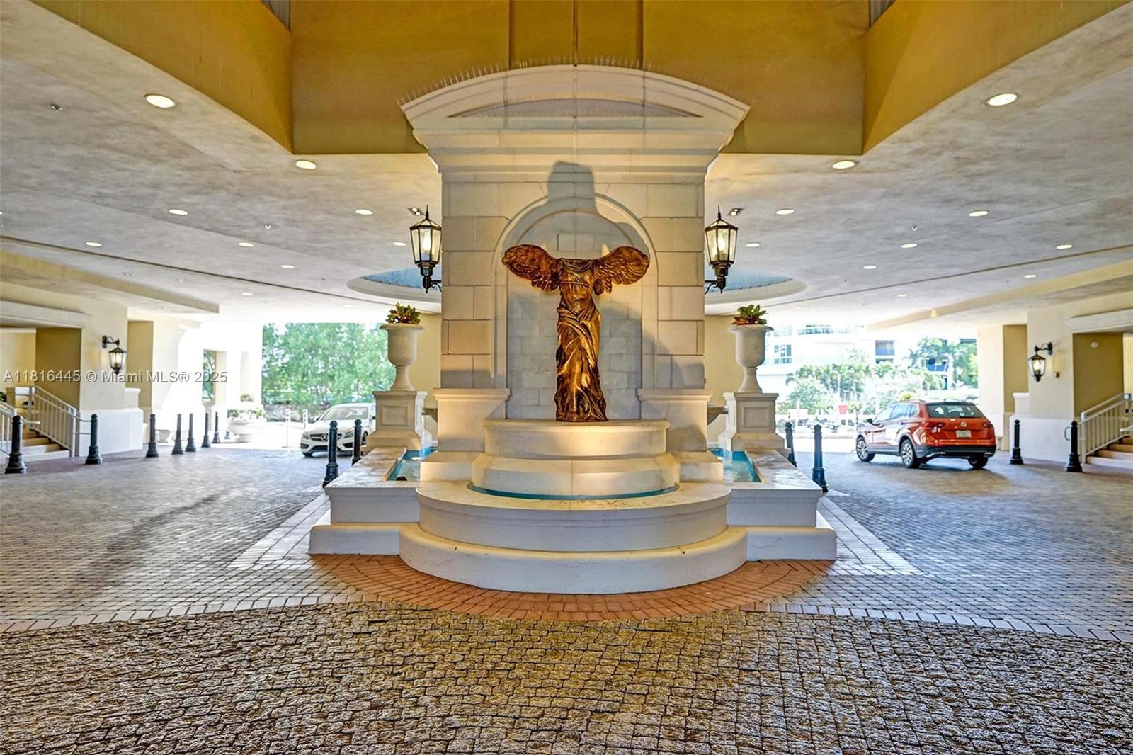 ST TROPEZ ON THE BAY 1 CO - Residential