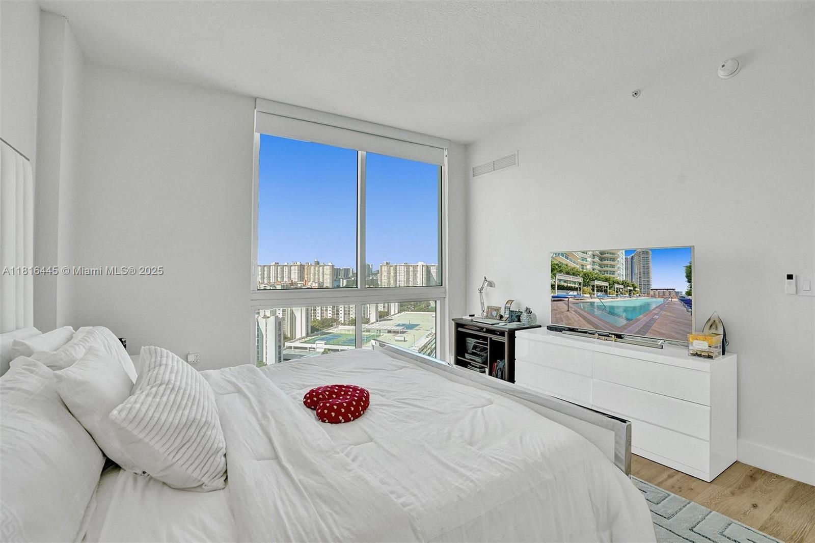 ST TROPEZ ON THE BAY 1 CO - Residential