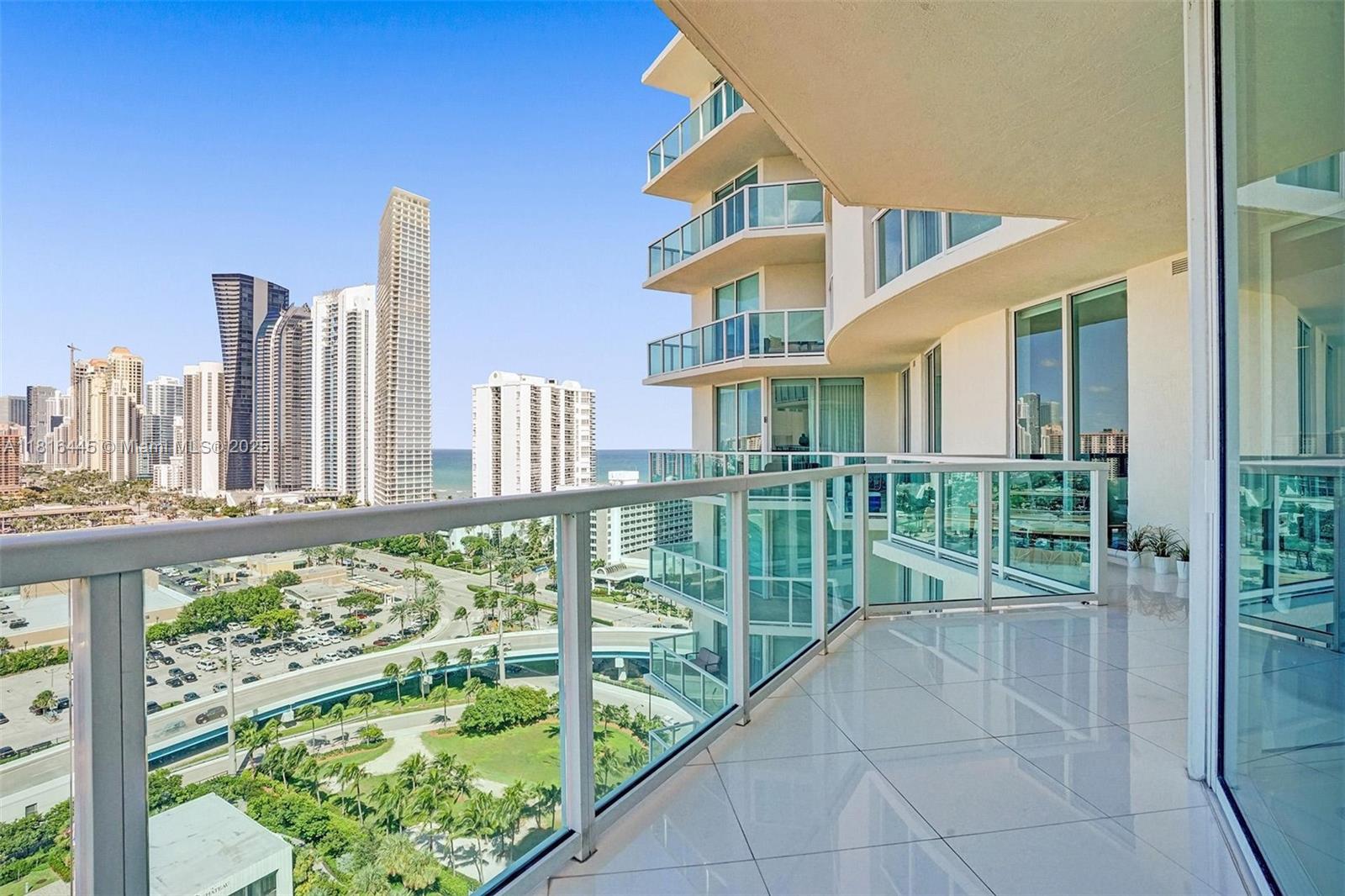 ST TROPEZ ON THE BAY 1 CO - Residential