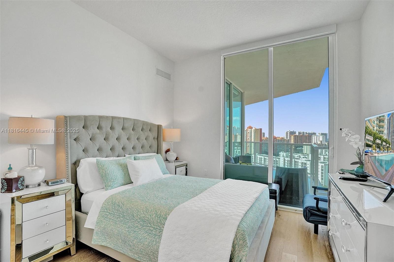 ST TROPEZ ON THE BAY 1 CO - Residential