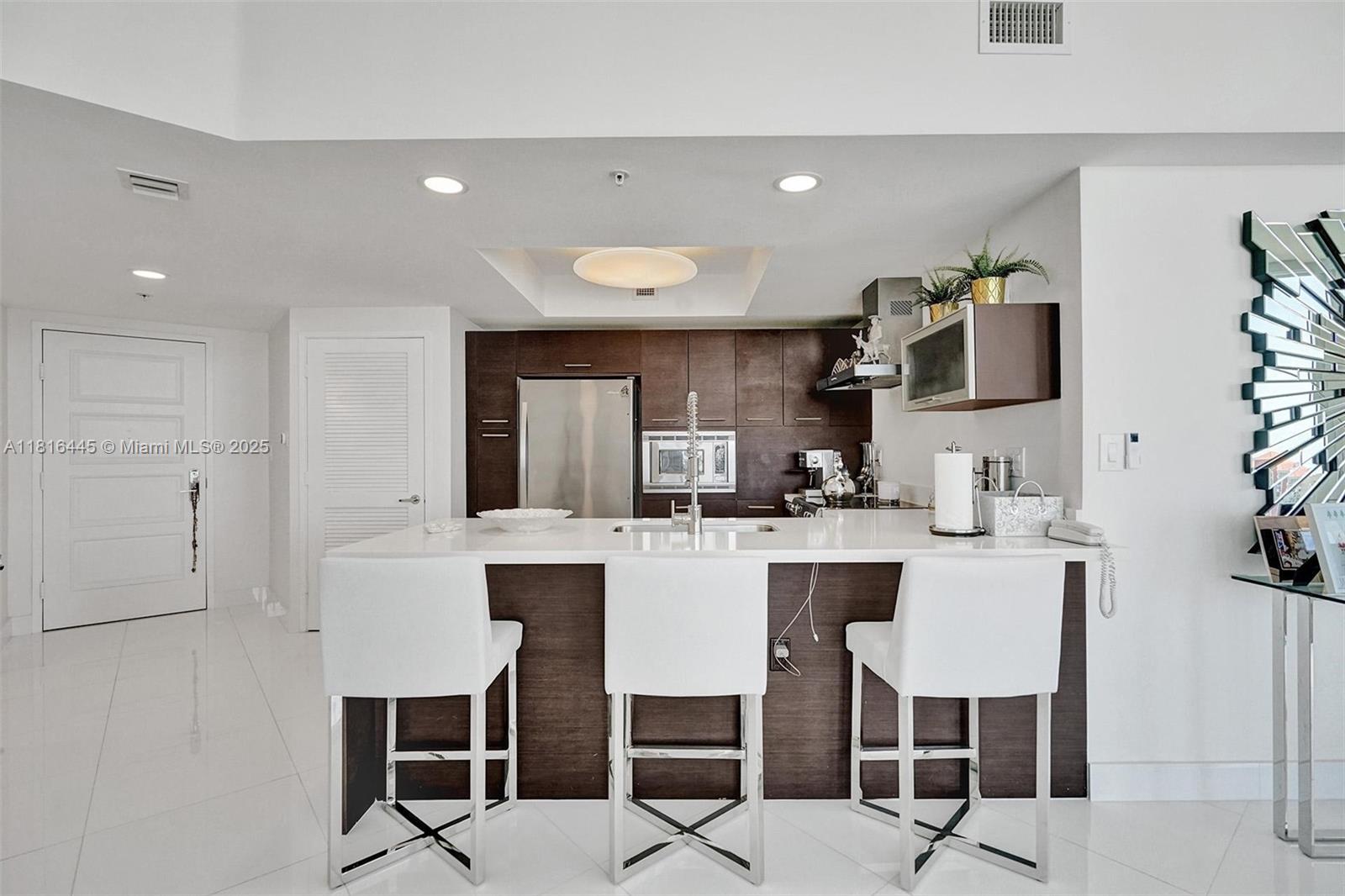 ST TROPEZ ON THE BAY 1 CO - Residential