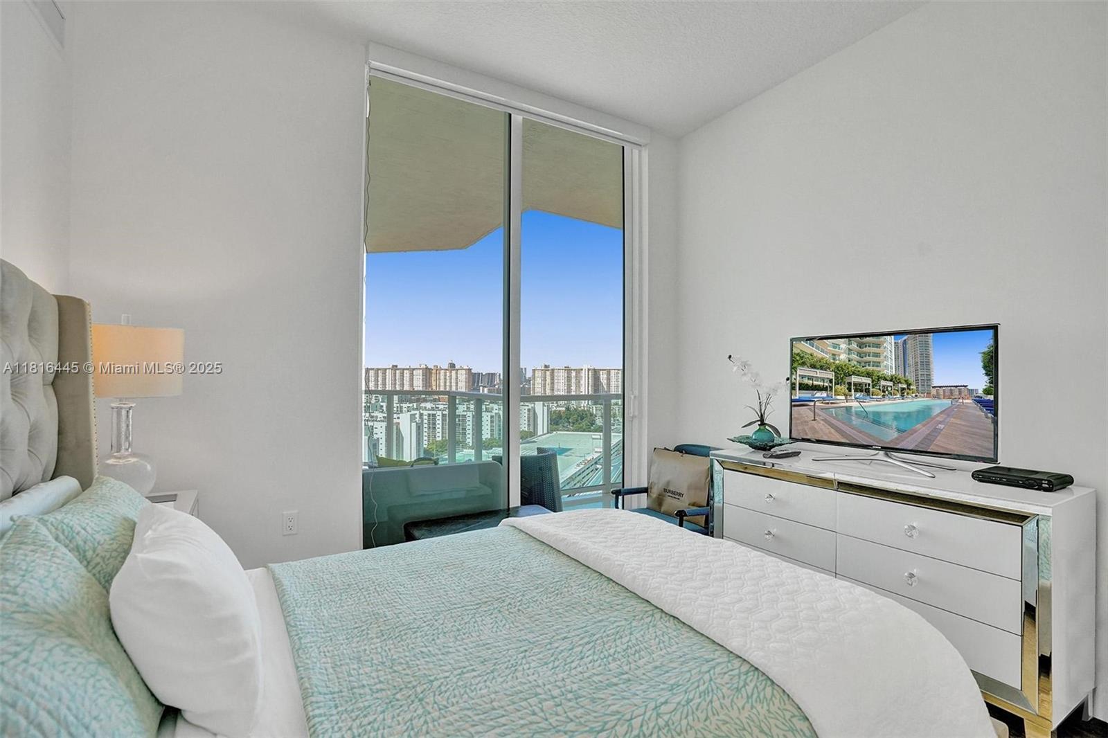 ST TROPEZ ON THE BAY 1 CO - Residential