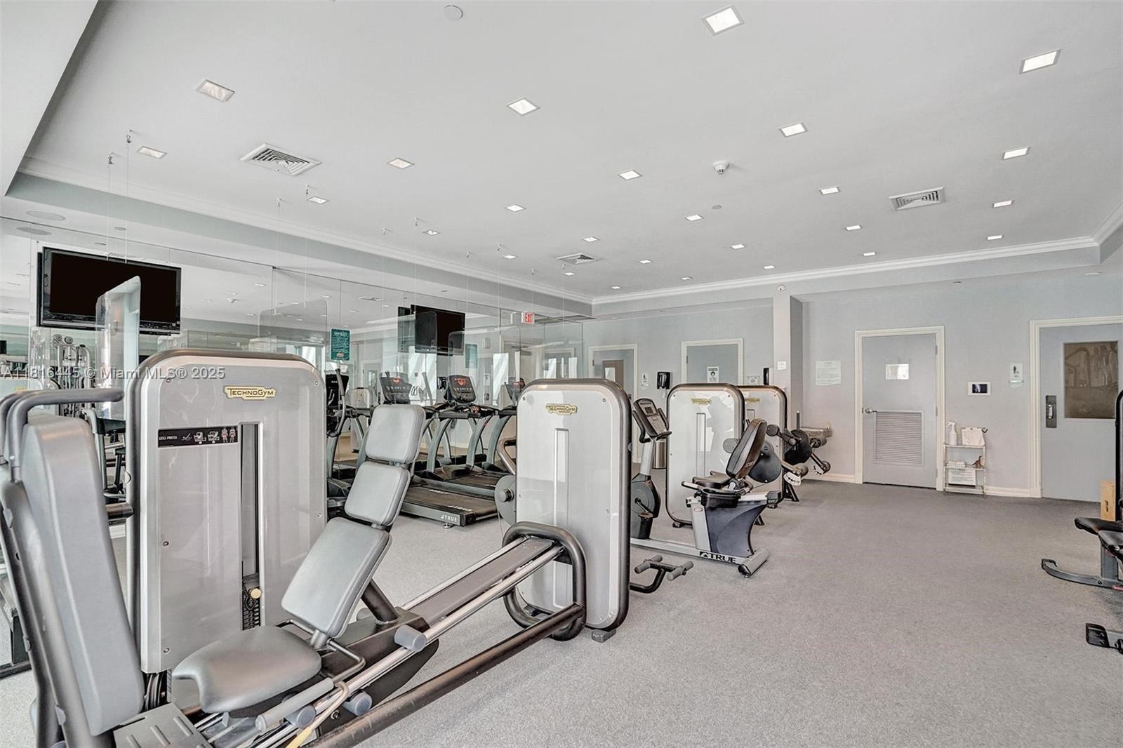 ST TROPEZ ON THE BAY 1 CO - Residential