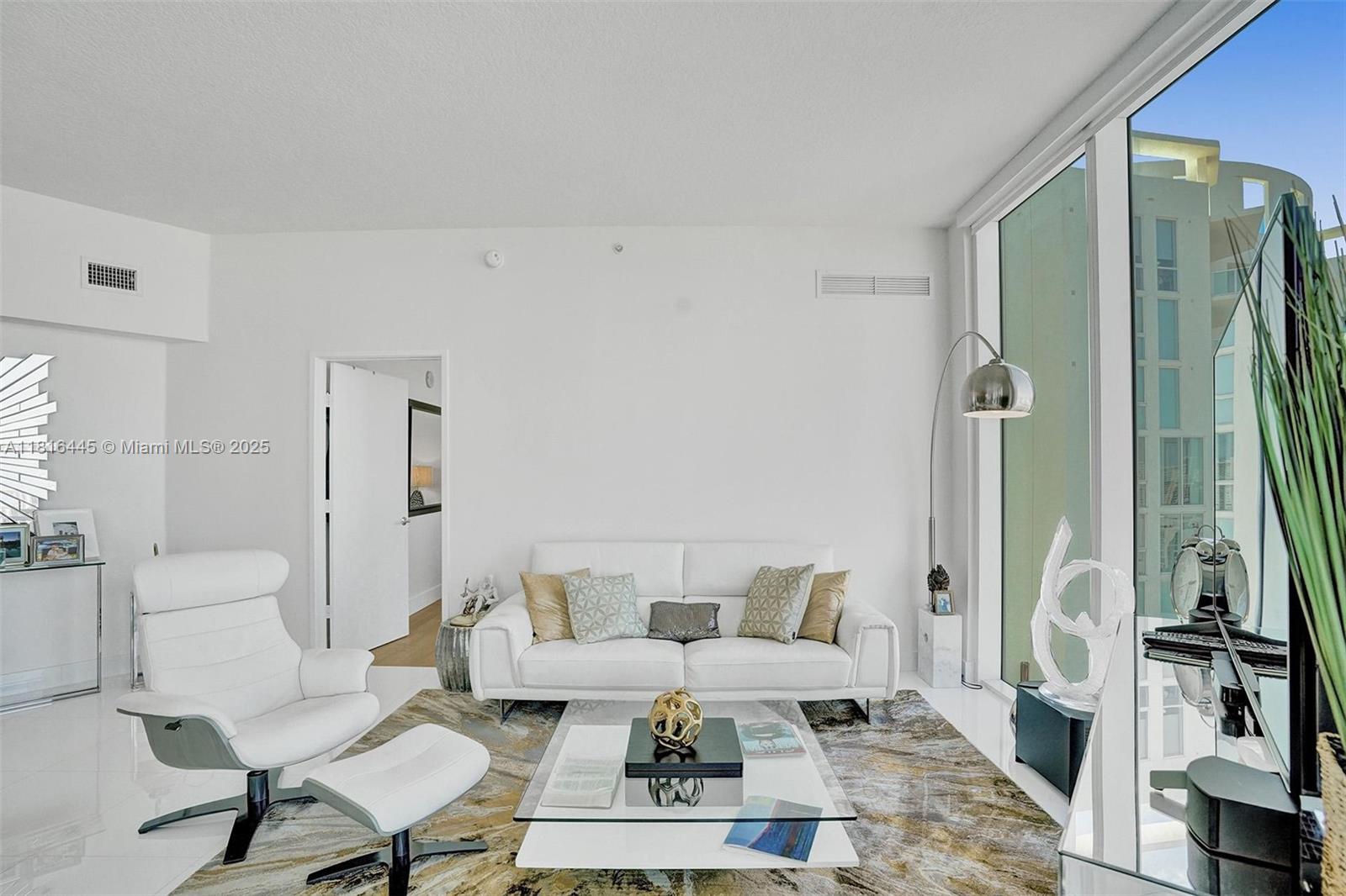 ST TROPEZ ON THE BAY 1 CO - Residential