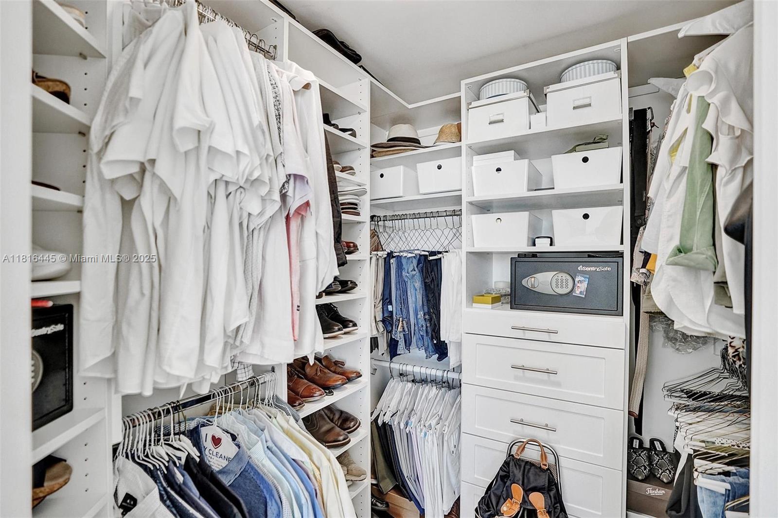 ST TROPEZ ON THE BAY 1 CO - Residential