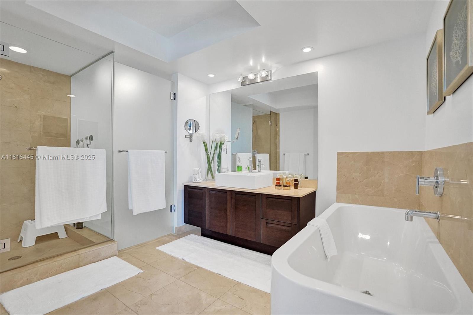 ST TROPEZ ON THE BAY 1 CO - Residential