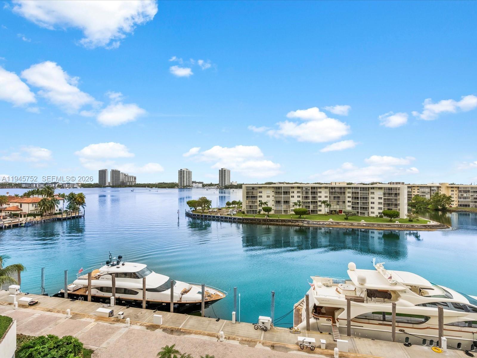 1000 ISL BLVD WILLIAMS IS - Residential