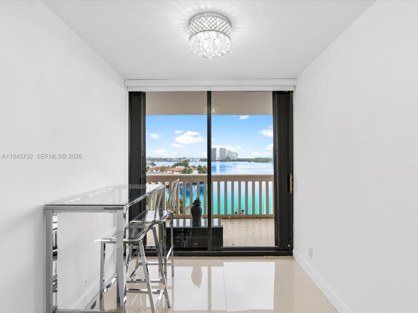 1000 W Island Blvd 612