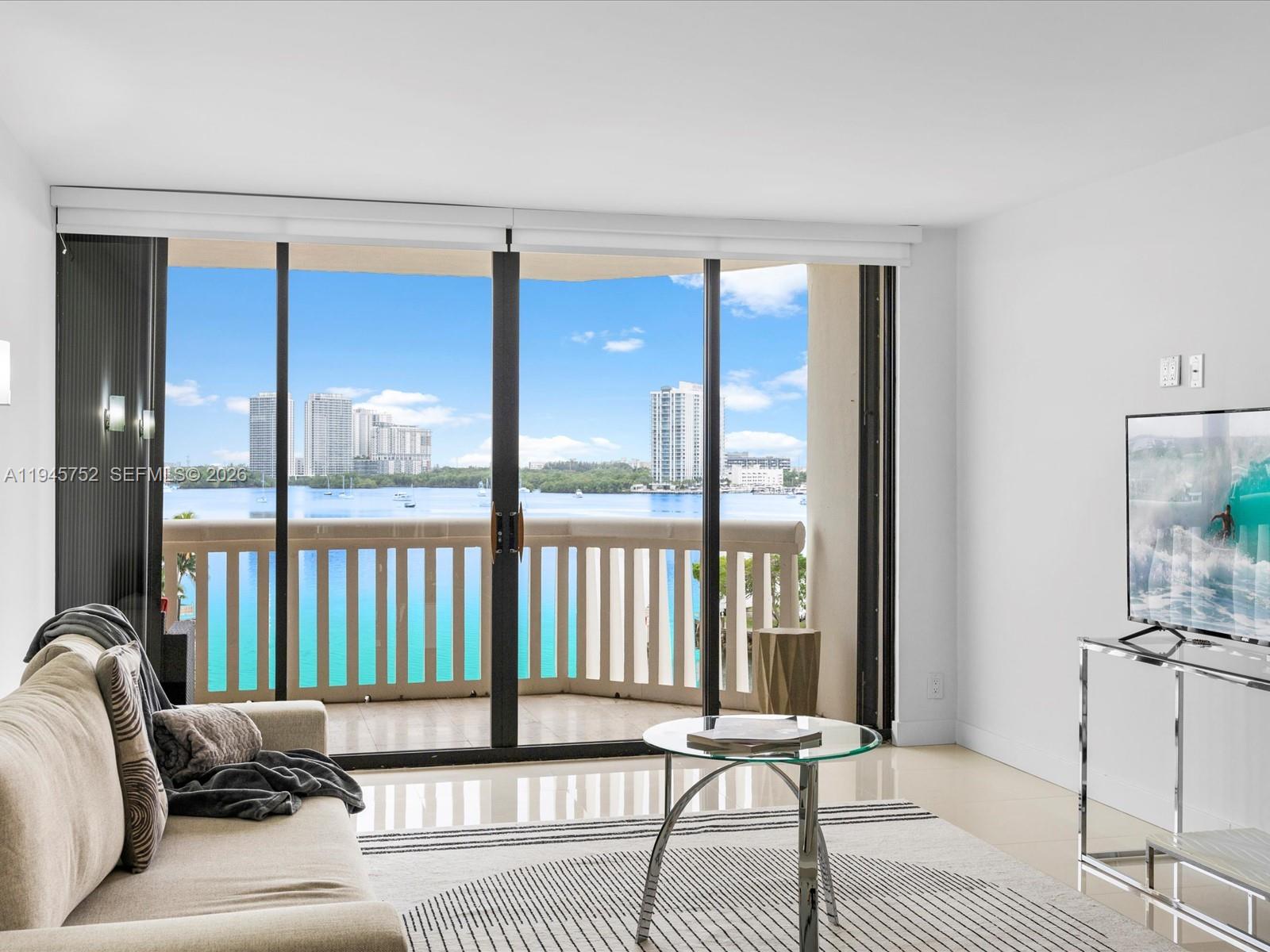 1000 W Island Blvd 612