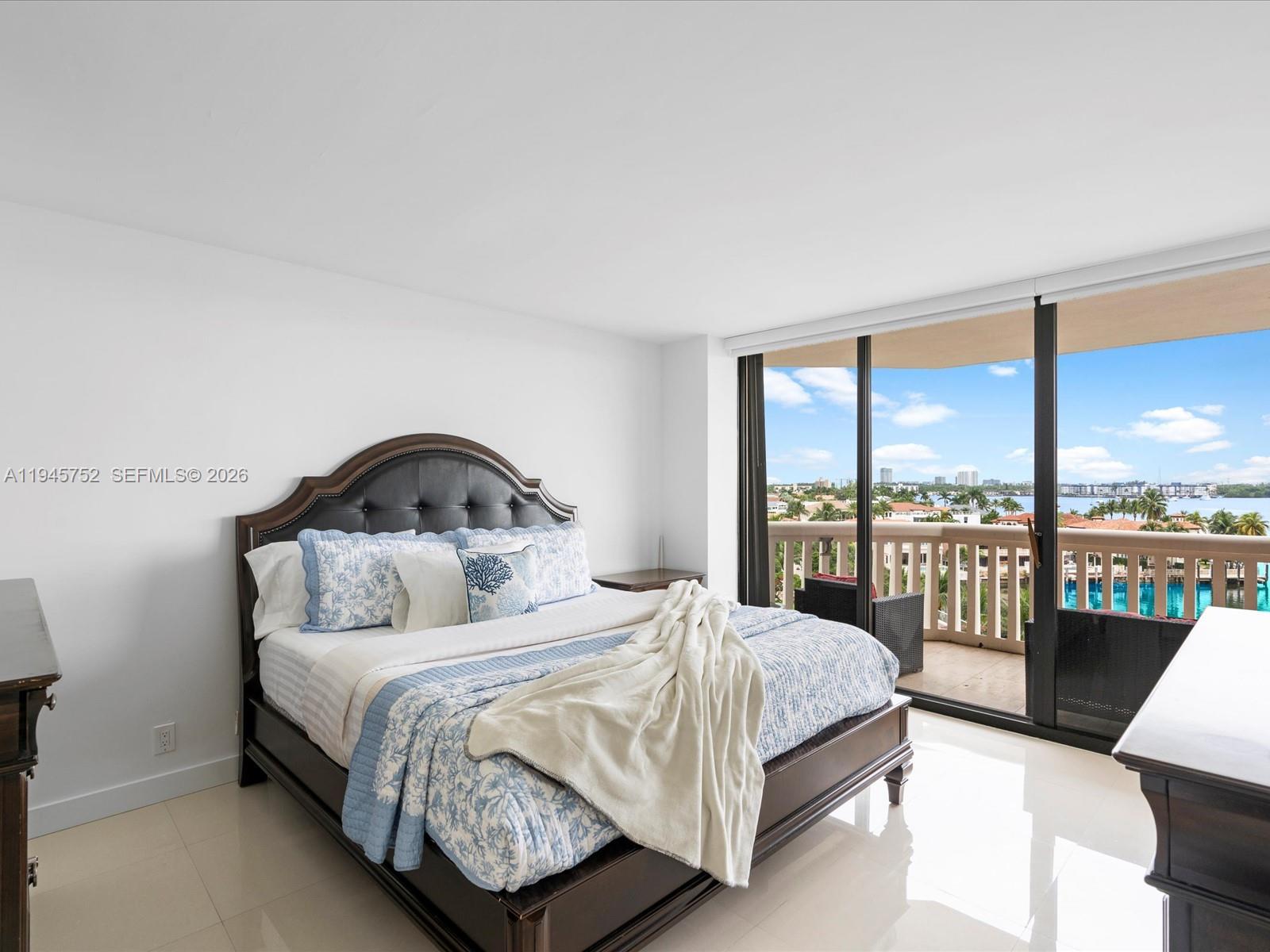 1000 ISL BLVD WILLIAMS IS - Residential